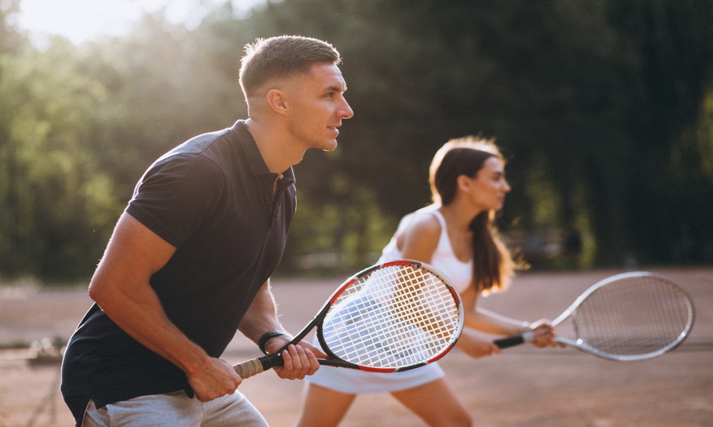 Razones por las que el Pickleball es el deporte perfecto para jugar en familia.