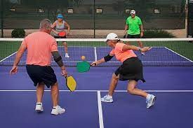 Entender los tipos de golpes en pickleball 