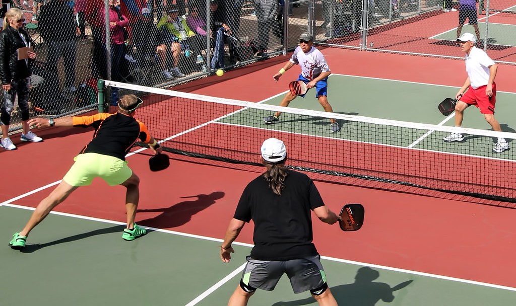 Qué es el golpeo Tomahawk en pickleball