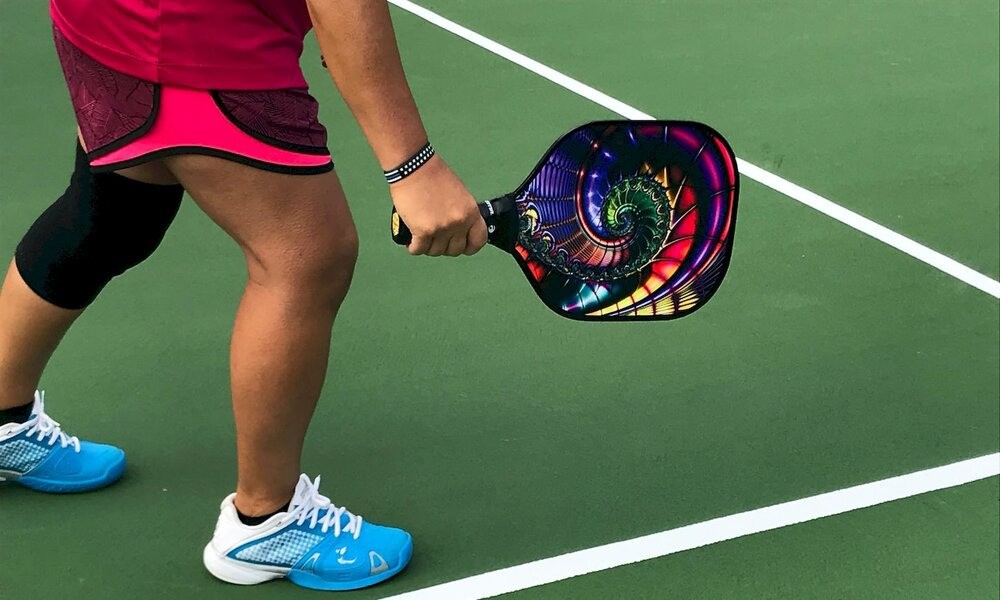 ¿Sabías que el pickleball también se juega 1 contra 1? ¡Te lo contamos!